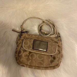 Authentic VINTAGE POPPY COACH CROSSBODY BAG (shiny)